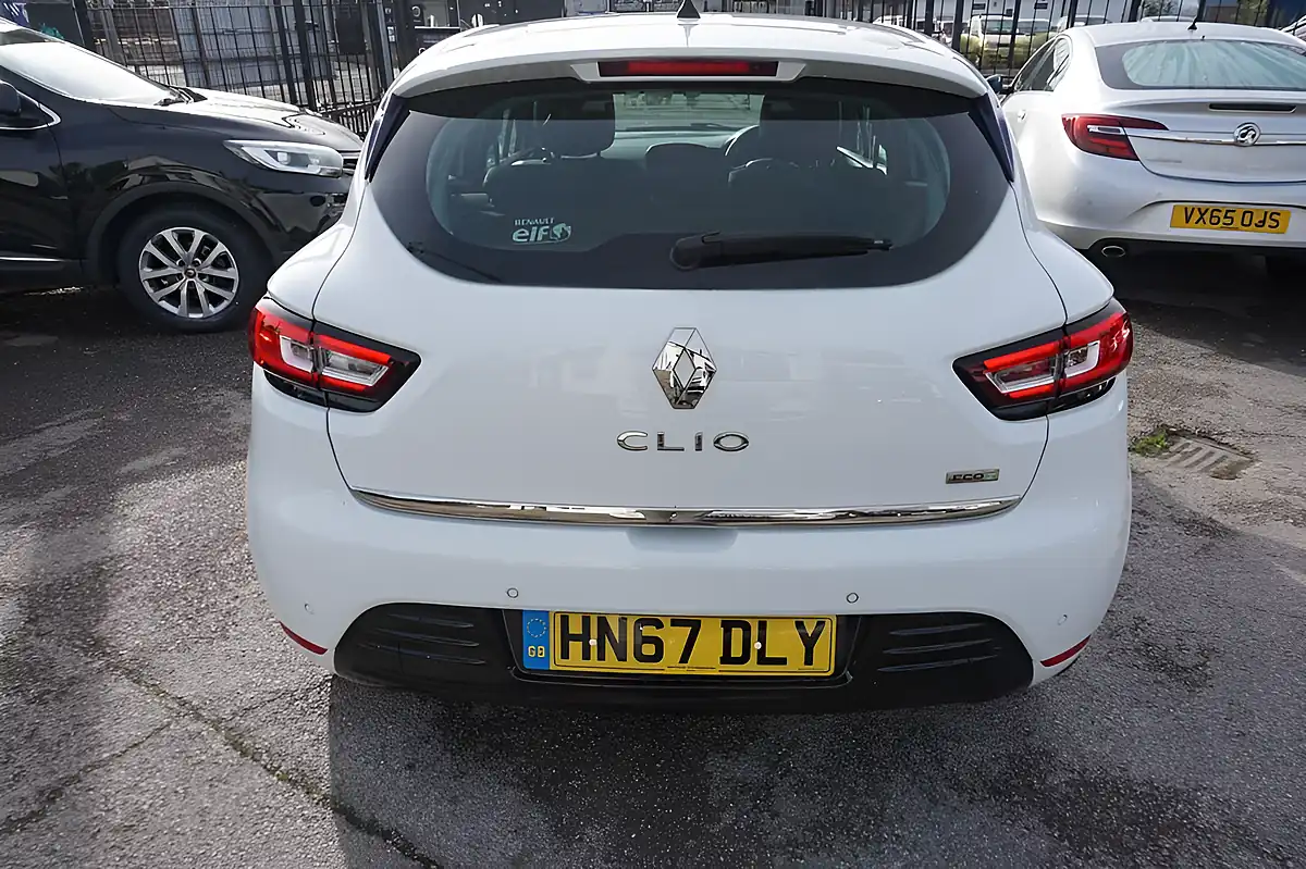 Used 2017 Renault Clio Dynamique S Nav White - Interior and Exterior details 5