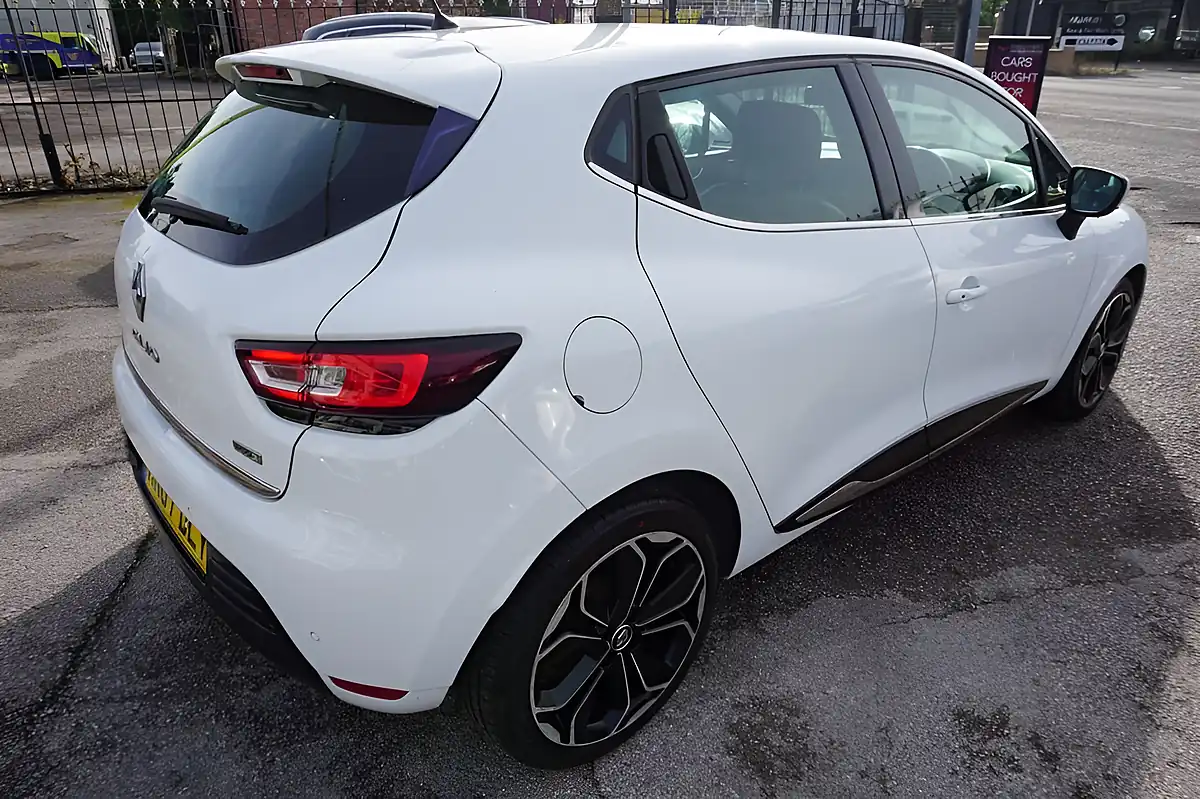 Used 2017 Renault Clio Dynamique S Nav White - Interior and Exterior details 6
