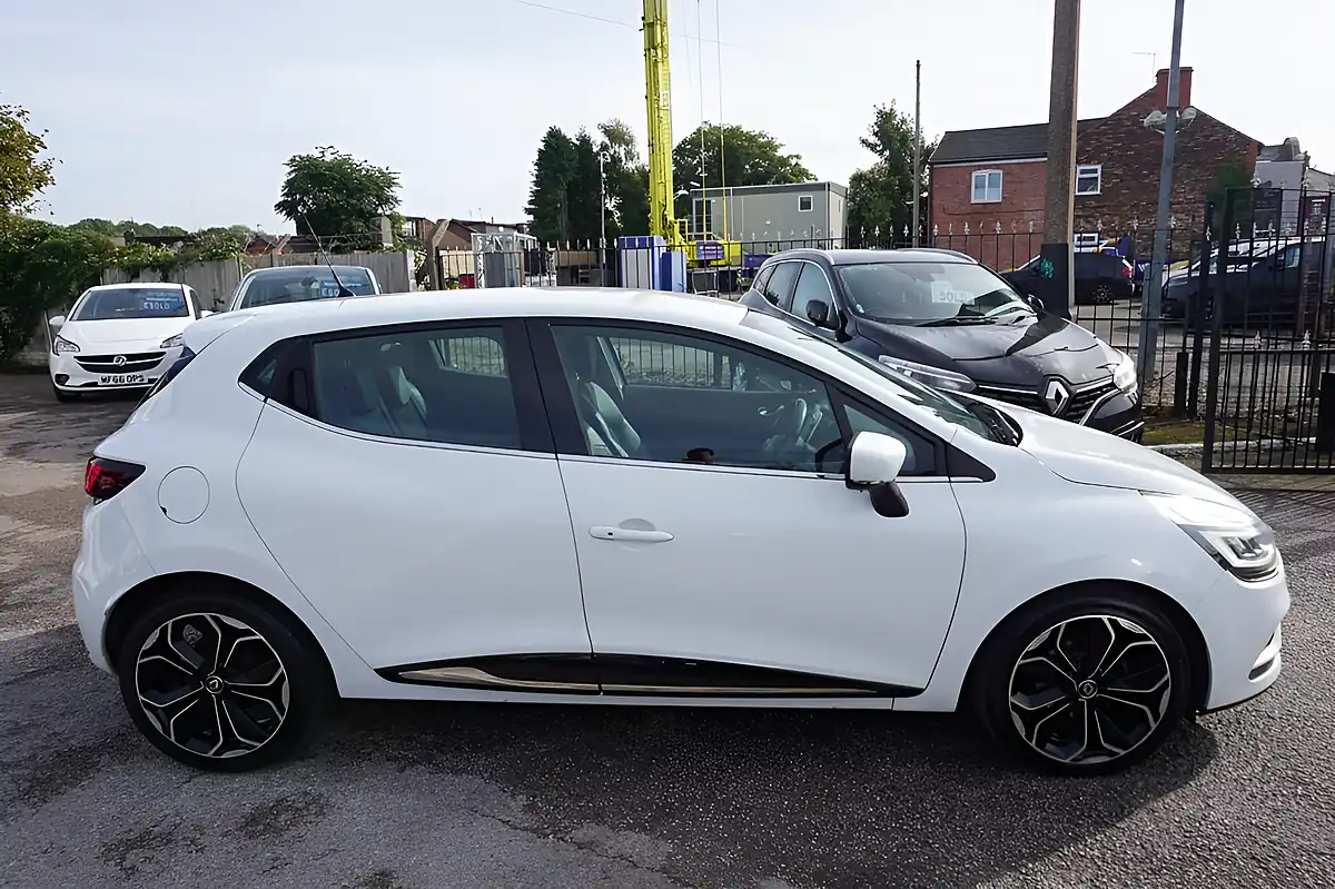 Used 2017 Renault Clio Dynamique S Nav White - Interior and Exterior details 7