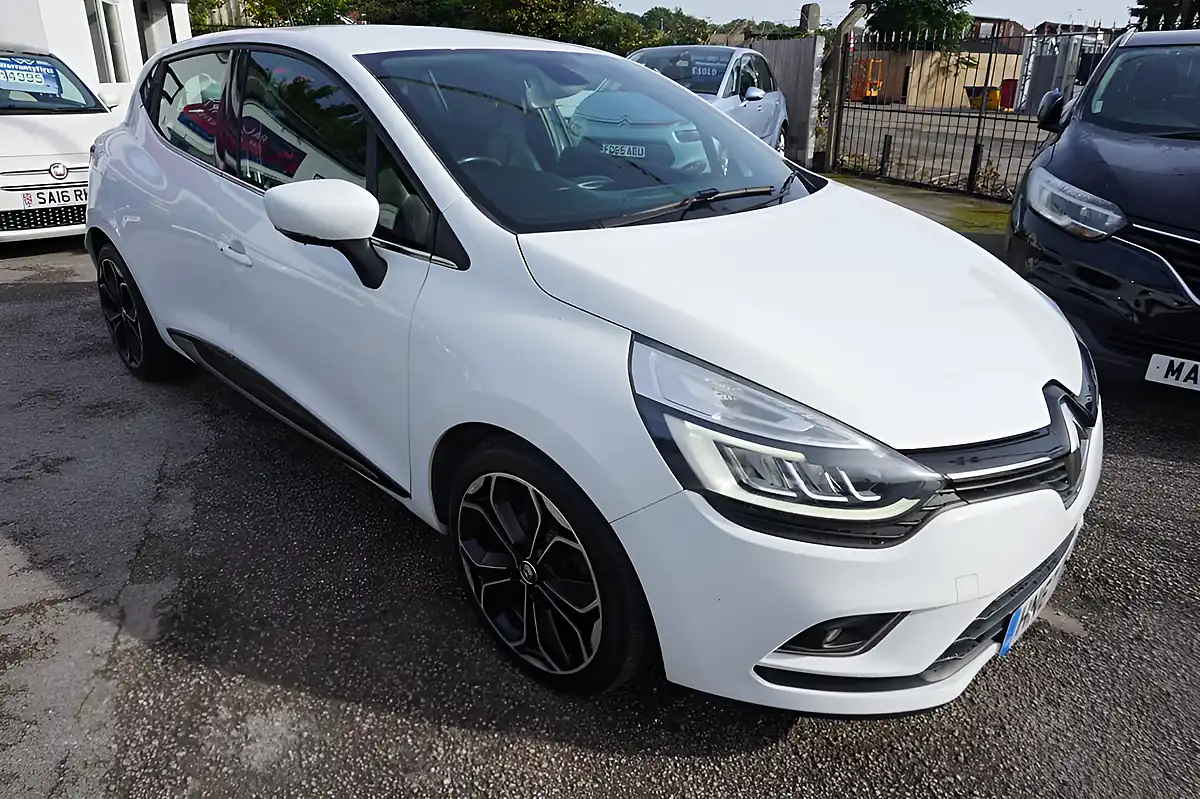 Used 2017 Renault Clio Dynamique S Nav White - Interior and Exterior details 8