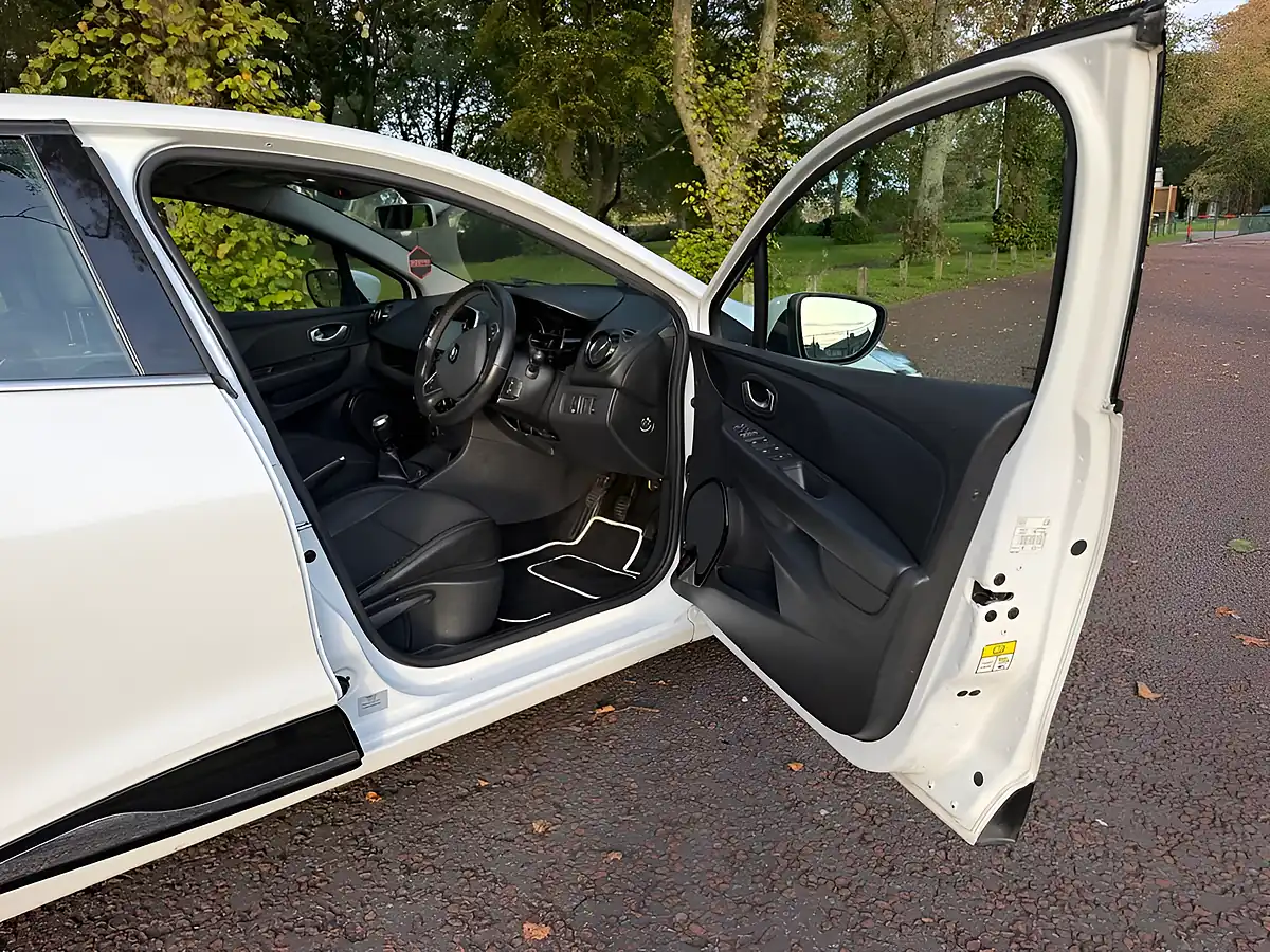 Used 2017 Renault Clio Dynamique S Nav White - Interior and Exterior details 10