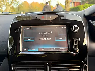 Used 2017 Renault Clio Dynamique S Nav White - Interior and Exterior details 17