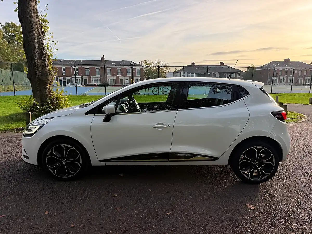 Used 2017 Renault Clio Dynamique S Nav White - Interior and Exterior details 8