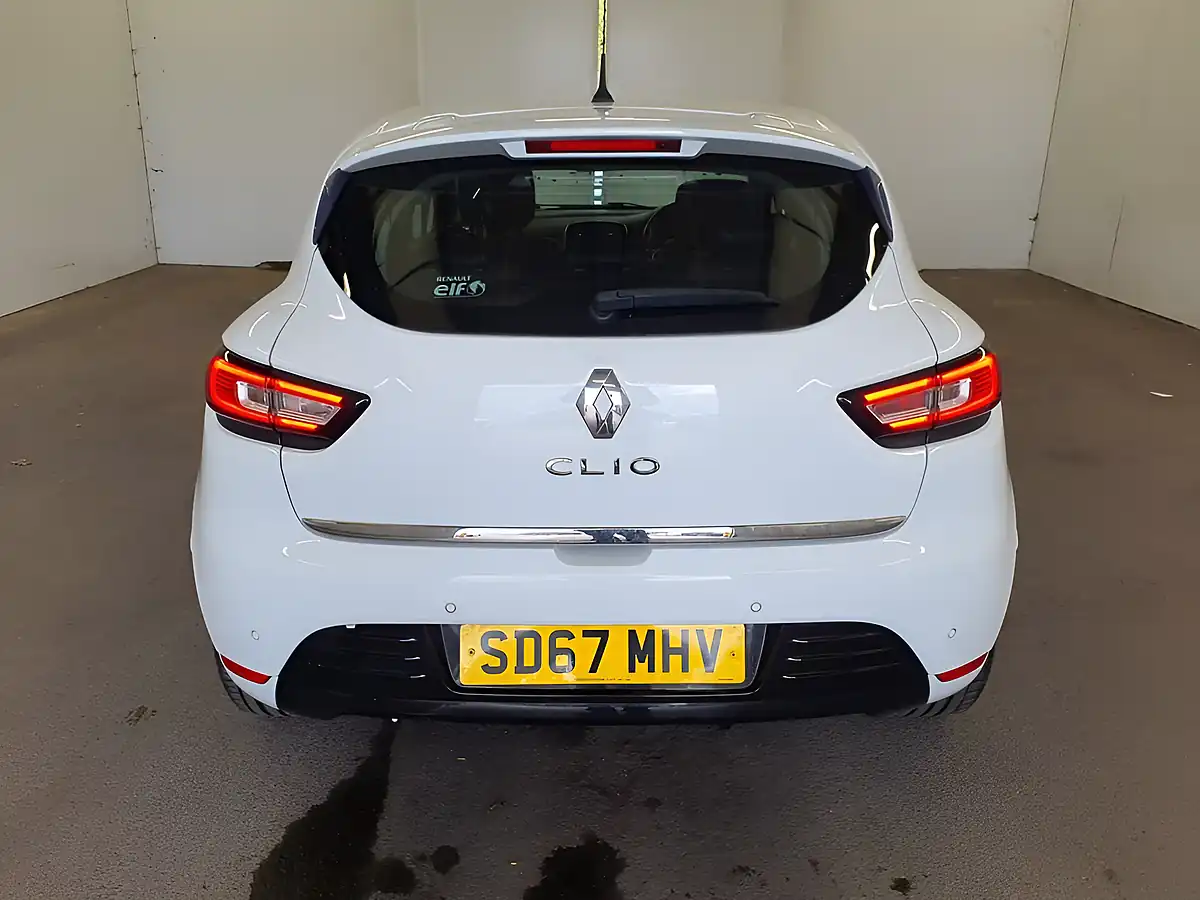Used 2017 Renault Clio Dynamique S White - Interior and Exterior details 11