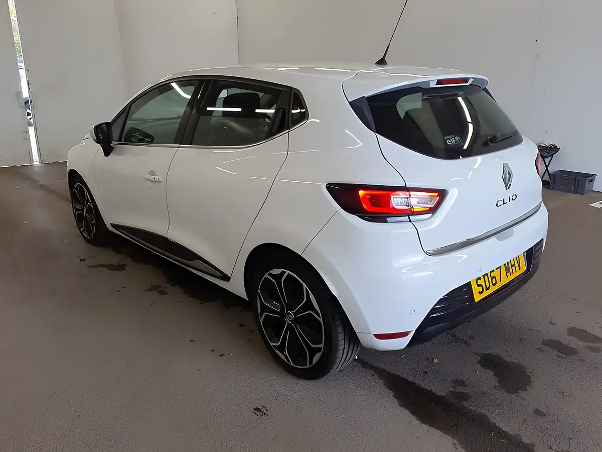 Used 2017 Renault Clio Dynamique S White - Interior and Exterior details 9