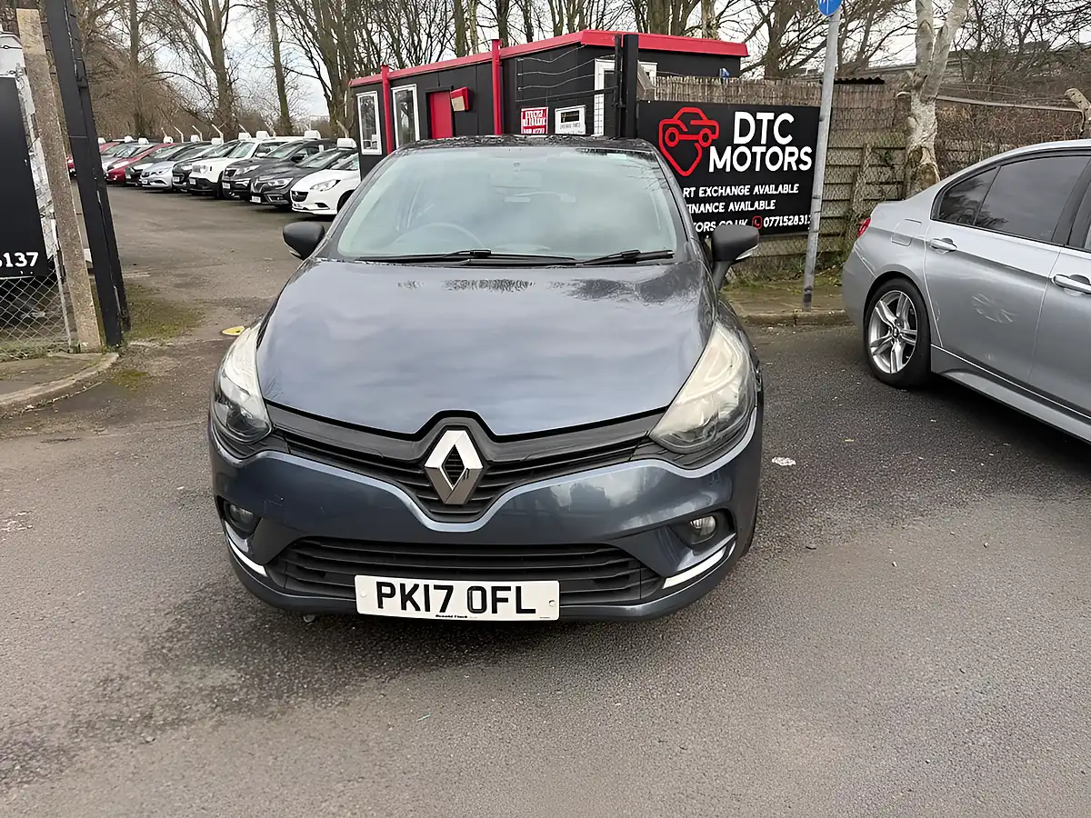 Used 2017 Renault Clio Play Grey - Front View