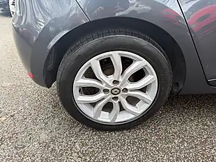 Used 2017 Renault Clio Play Grey - Interior and Exterior details 14