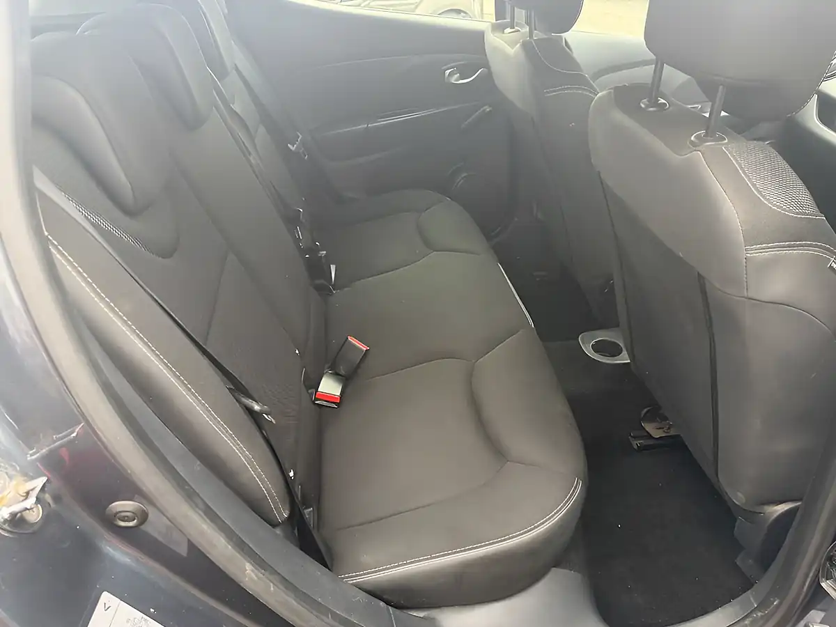 Used 2017 Renault Clio Play Grey - Interior and Exterior details 16