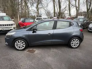 Used 2017 Renault Clio Play Grey - Interior and Exterior details 4