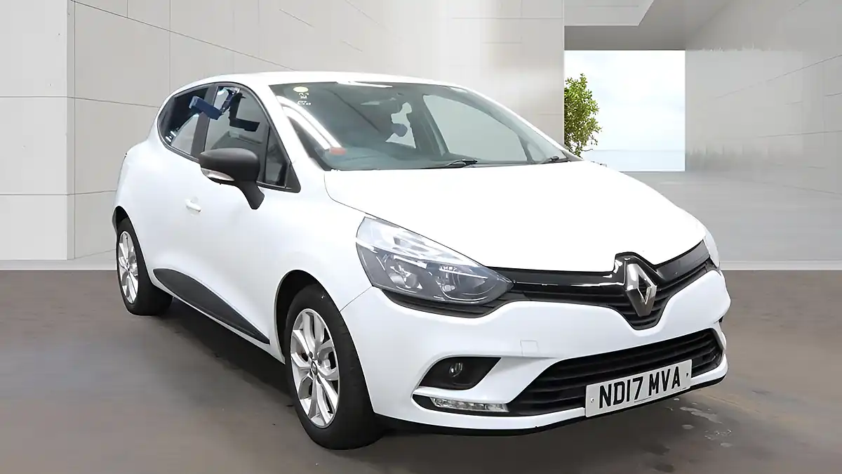 Used 2017 Renault Clio Play White - Front View