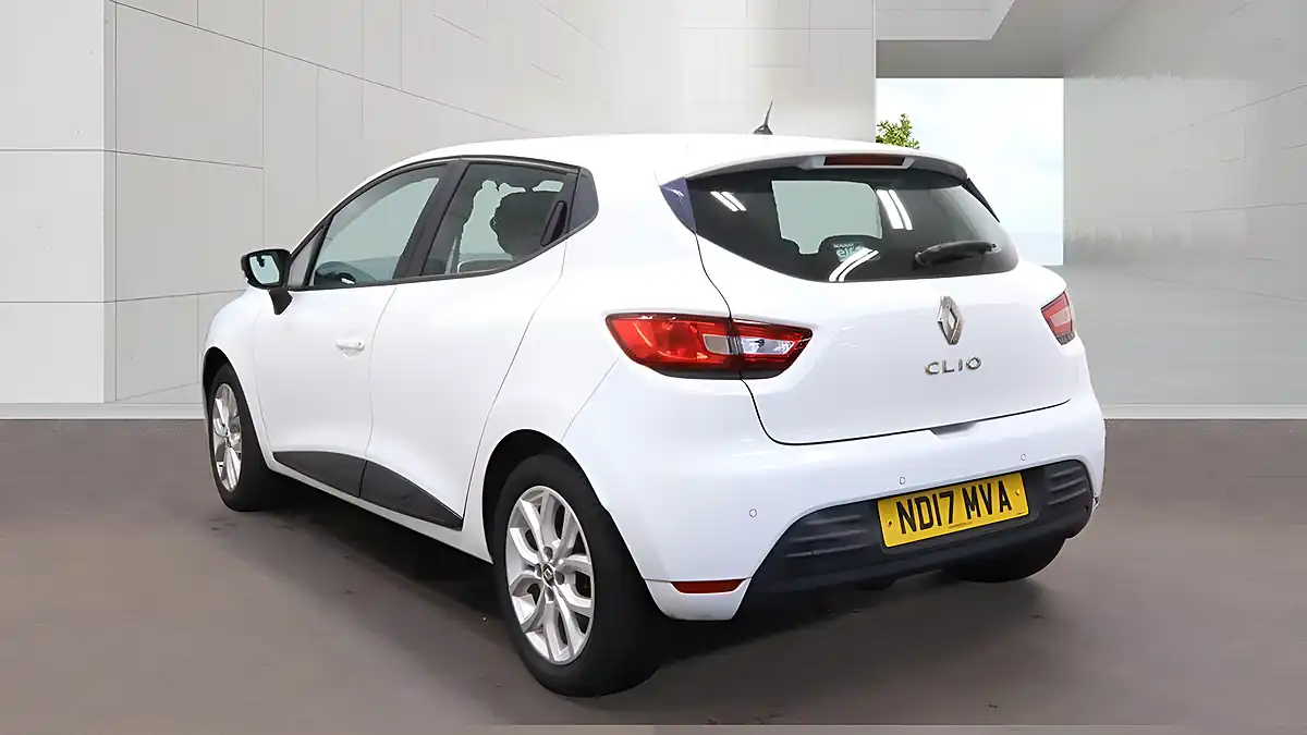 Used 2017 Renault Clio Play White - Interior and Exterior details 3