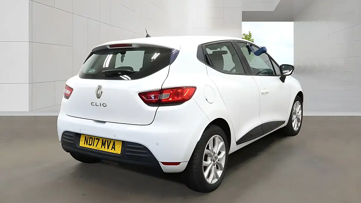 Used 2017 Renault Clio Play White - Interior and Exterior details 4