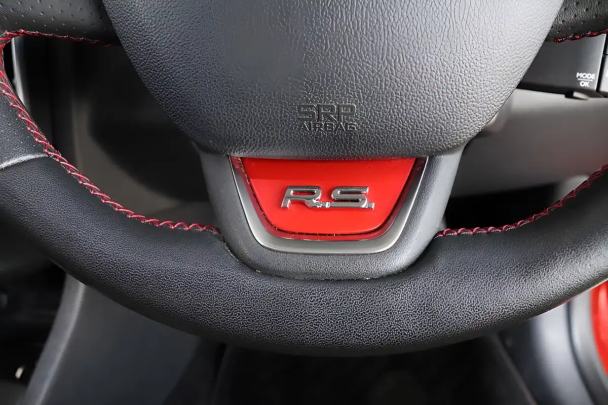Used 2017 Renault Clio Renaultsport Nav Trophy Red - Interior and Exterior details 12