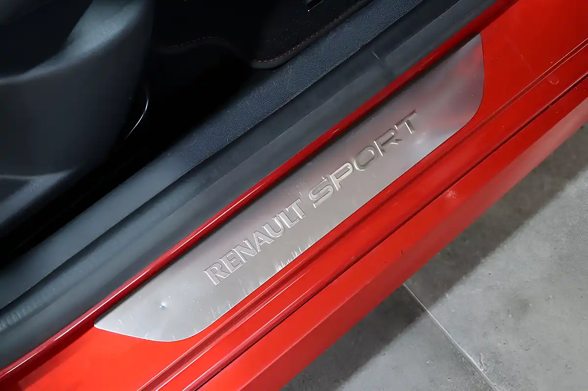 Used 2017 Renault Clio Renaultsport Nav Trophy Red - Interior and Exterior details 14