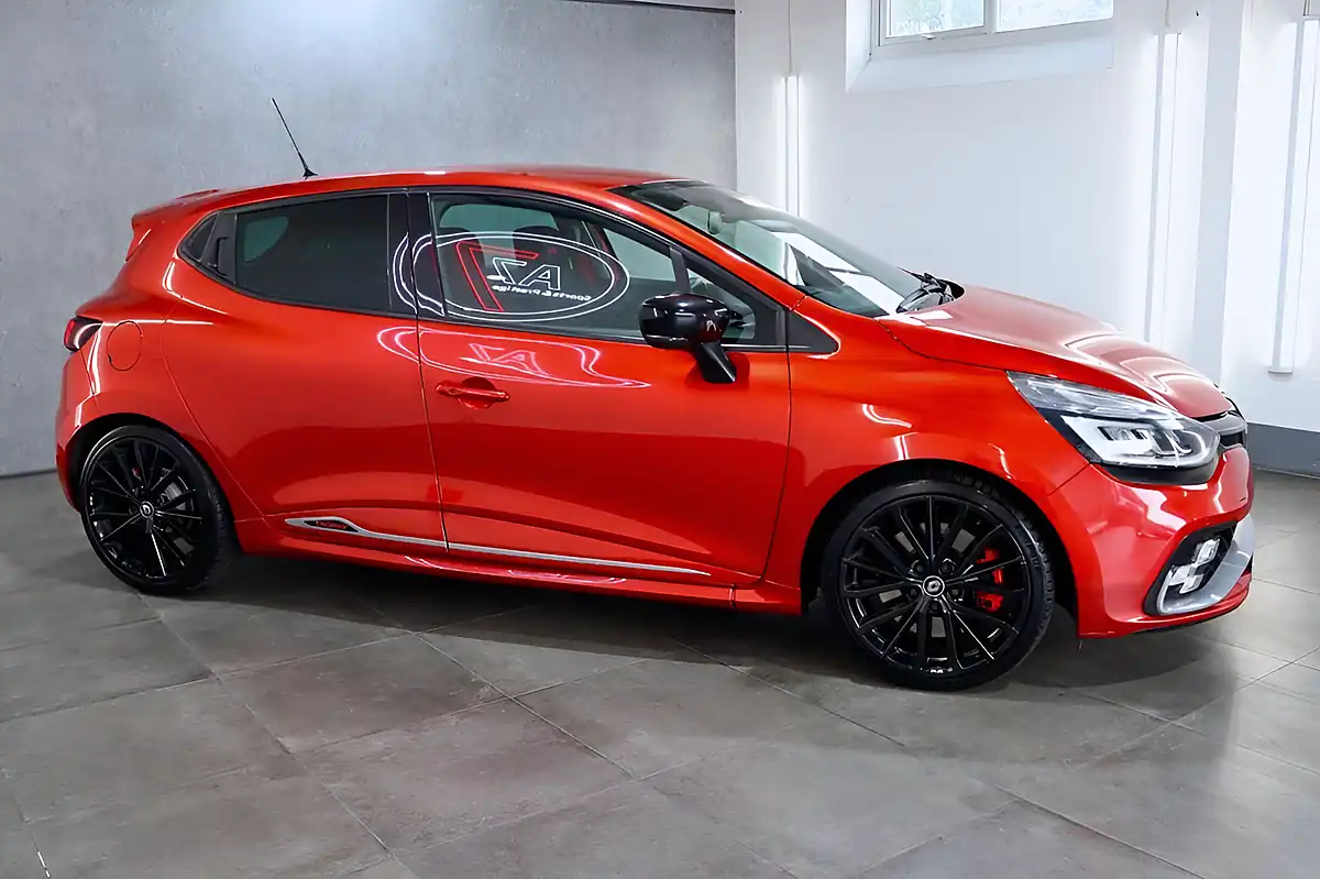 Used 2017 Renault Clio Renaultsport Nav Trophy Red - Interior and Exterior details 17