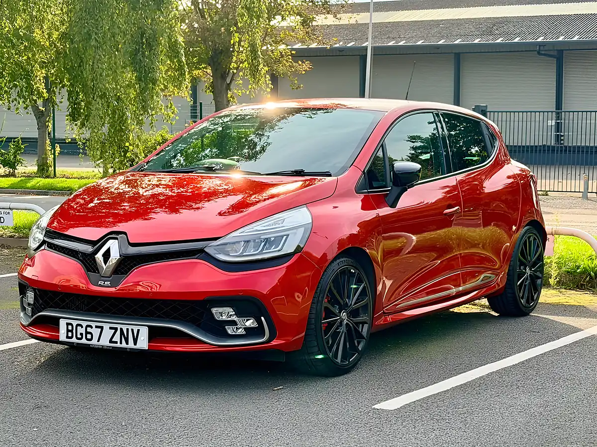 Used 2017 Renault Clio Renaultsport Nav Trophy Red - Interior and Exterior details 20