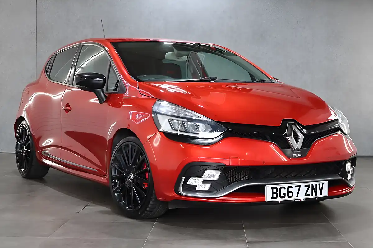 Used 2017 Renault Clio Renaultsport Nav Trophy Red - Interior and Exterior details 4