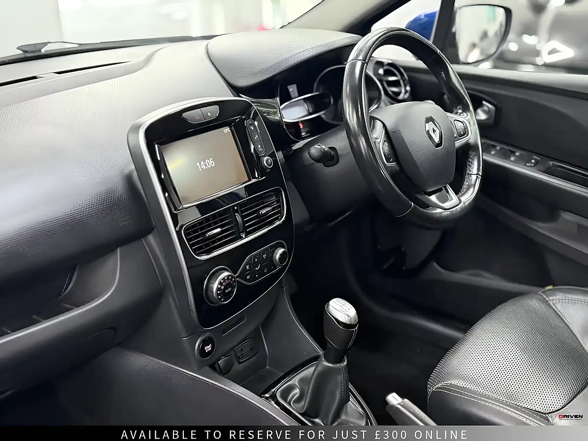 Used 2017 Renault Clio Signature Nav Blue - Interior and Exterior details 12