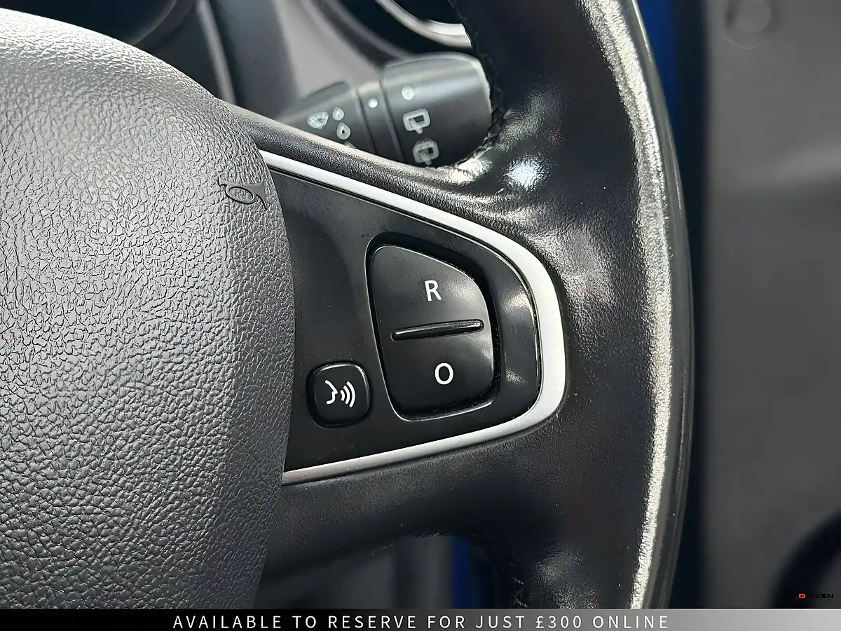 Used 2017 Renault Clio Signature Nav Blue - Interior and Exterior details 13