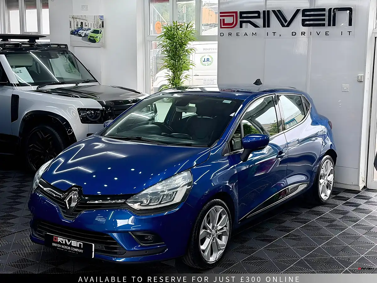 Used 2017 Renault Clio Signature Nav Blue - Interior and Exterior details 3