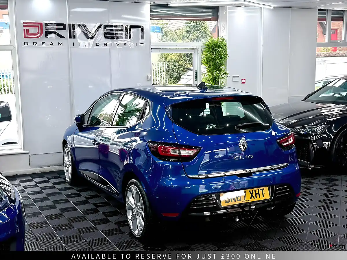 Used 2017 Renault Clio Signature Nav Blue - Interior and Exterior details 4