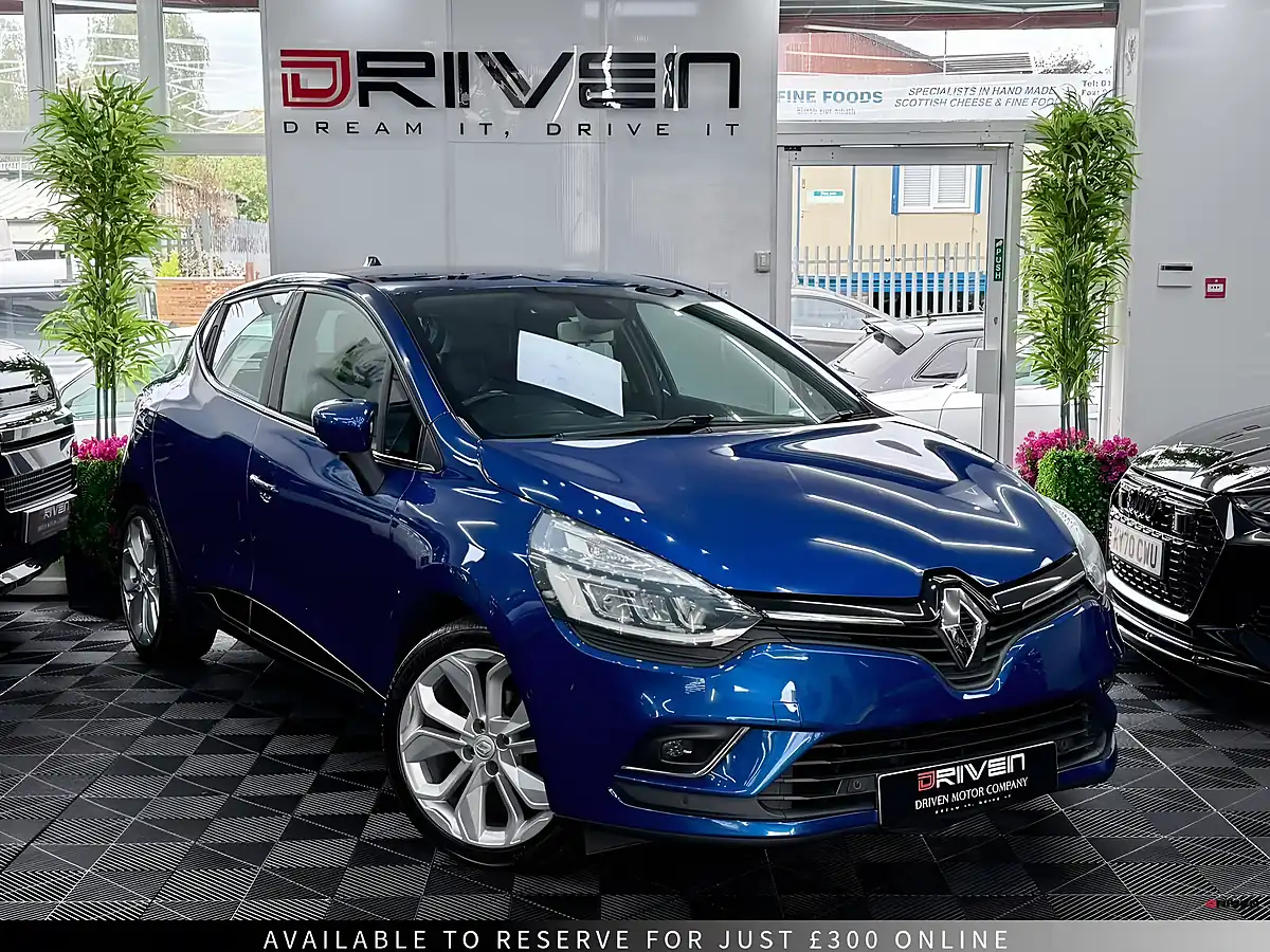 Used 2017 Renault Clio Signature Nav Blue - Interior and Exterior details 5