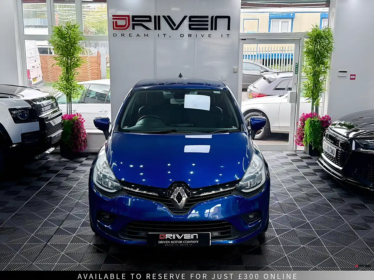 Used 2017 Renault Clio Signature Nav Blue - Interior and Exterior details 8