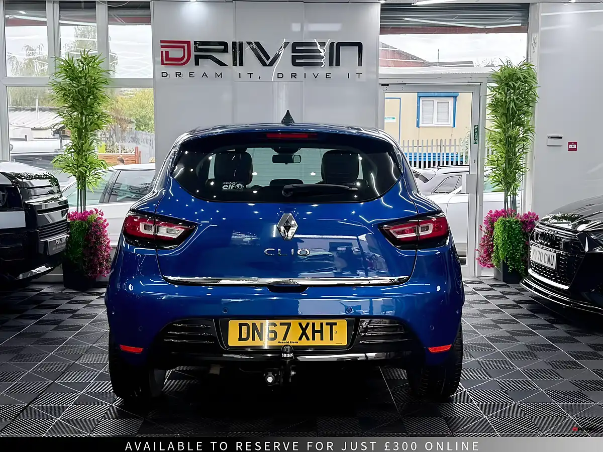 Used 2017 Renault Clio Signature Nav Blue - Interior and Exterior details 9