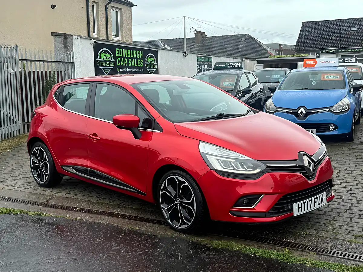 Used 2017 Renault Clio Signature Nav Flame Red - Front View