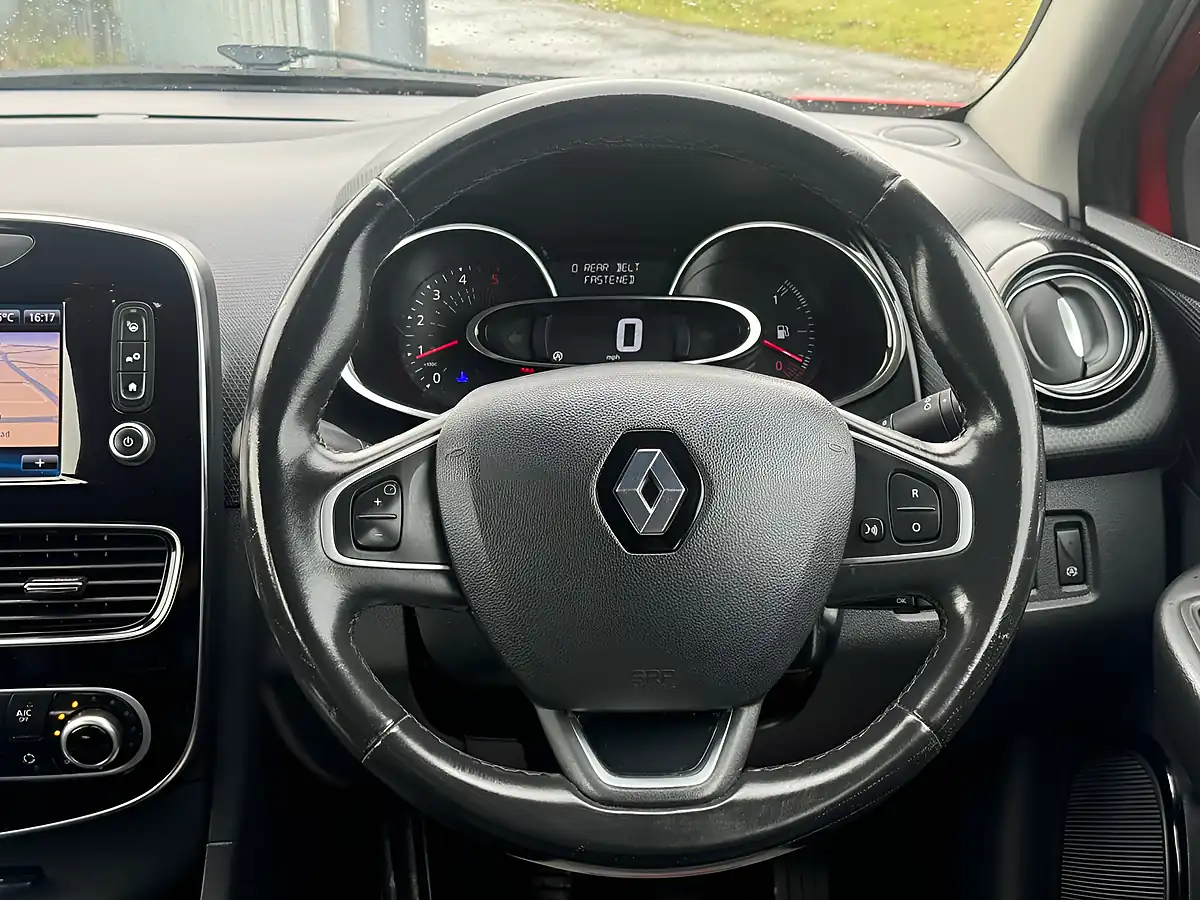 Used 2017 Renault Clio Signature Nav Flame Red - Interior and Exterior details 10