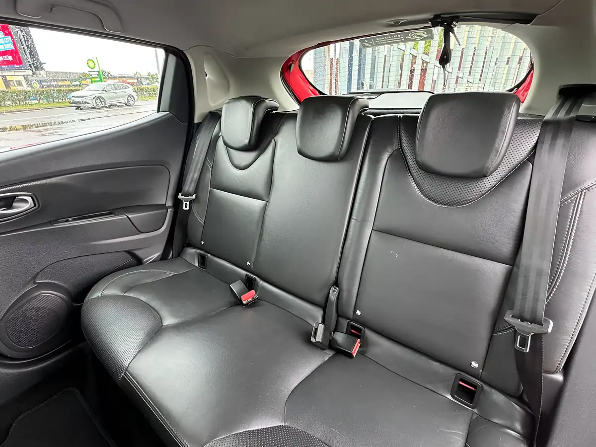 Used 2017 Renault Clio Signature Nav Flame Red - Interior and Exterior details 15