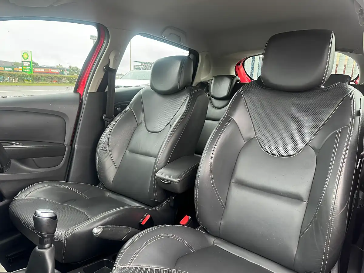 Used 2017 Renault Clio Signature Nav Flame Red - Interior and Exterior details 16