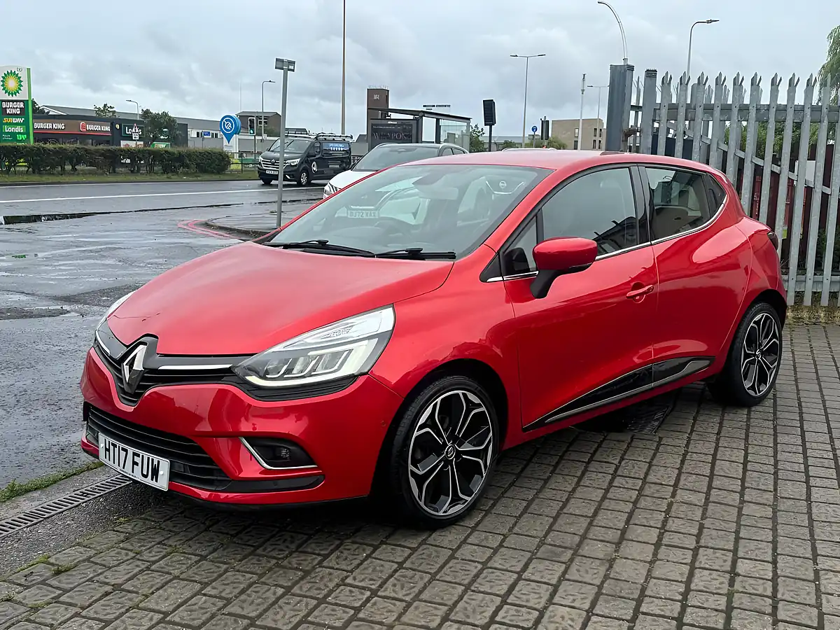 Used 2017 Renault Clio Signature Nav Flame Red - Interior and Exterior details 3
