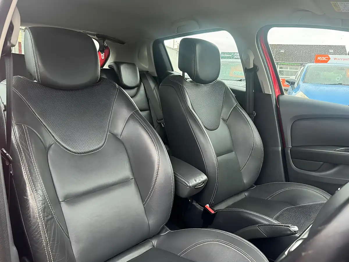 Used 2017 Renault Clio Signature Nav Flame Red - Interior and Exterior details 7