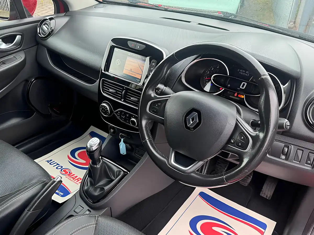 Used 2017 Renault Clio Signature Nav Flame Red - Interior and Exterior details 8