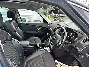 Used 2017 Renault Grand Scenic Dynamique S Nav Blue - Interior and Exterior details 10