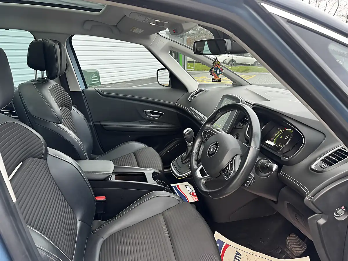 Used 2017 Renault Grand Scenic Dynamique S Nav Blue - Interior and Exterior details 10