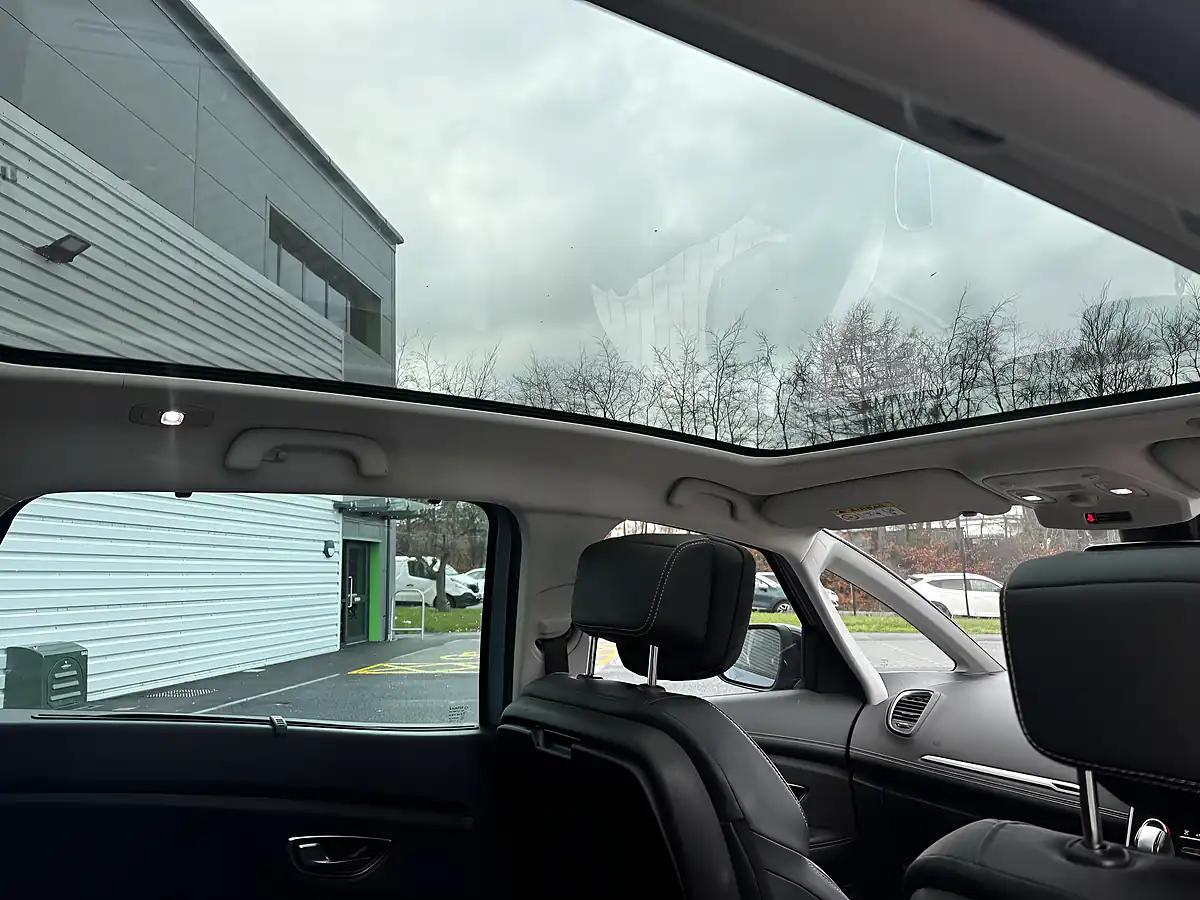 Used 2017 Renault Grand Scenic Dynamique S Nav Blue - Interior and Exterior details 6