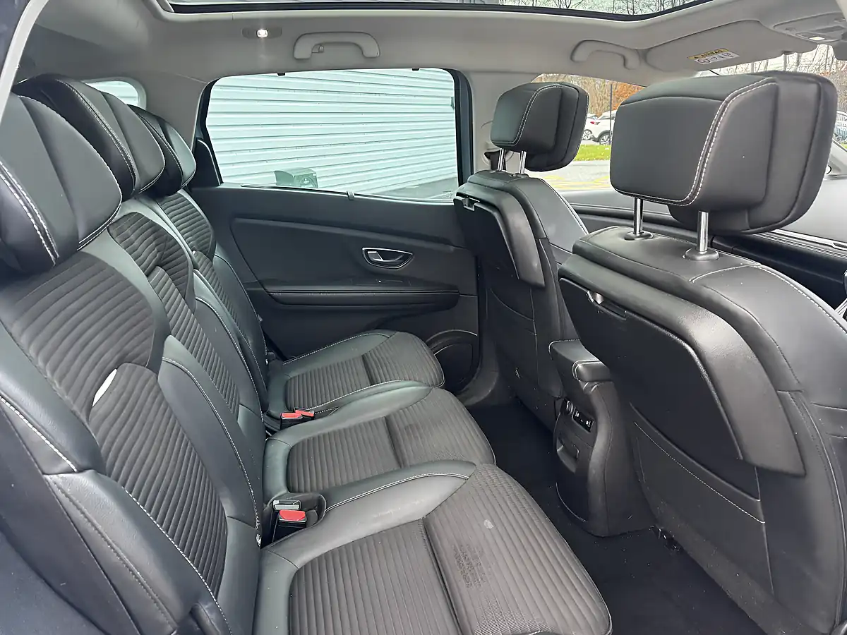 Used 2017 Renault Grand Scenic Dynamique S Nav Blue - Interior and Exterior details 8