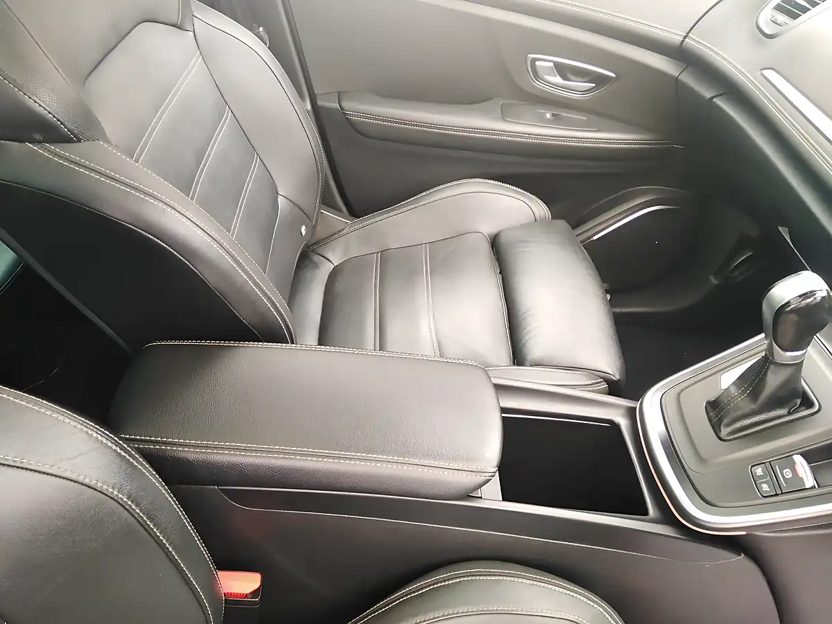 Used 2017 Renault Grand Scenic Signature Nav Grey - Interior and Exterior details 13