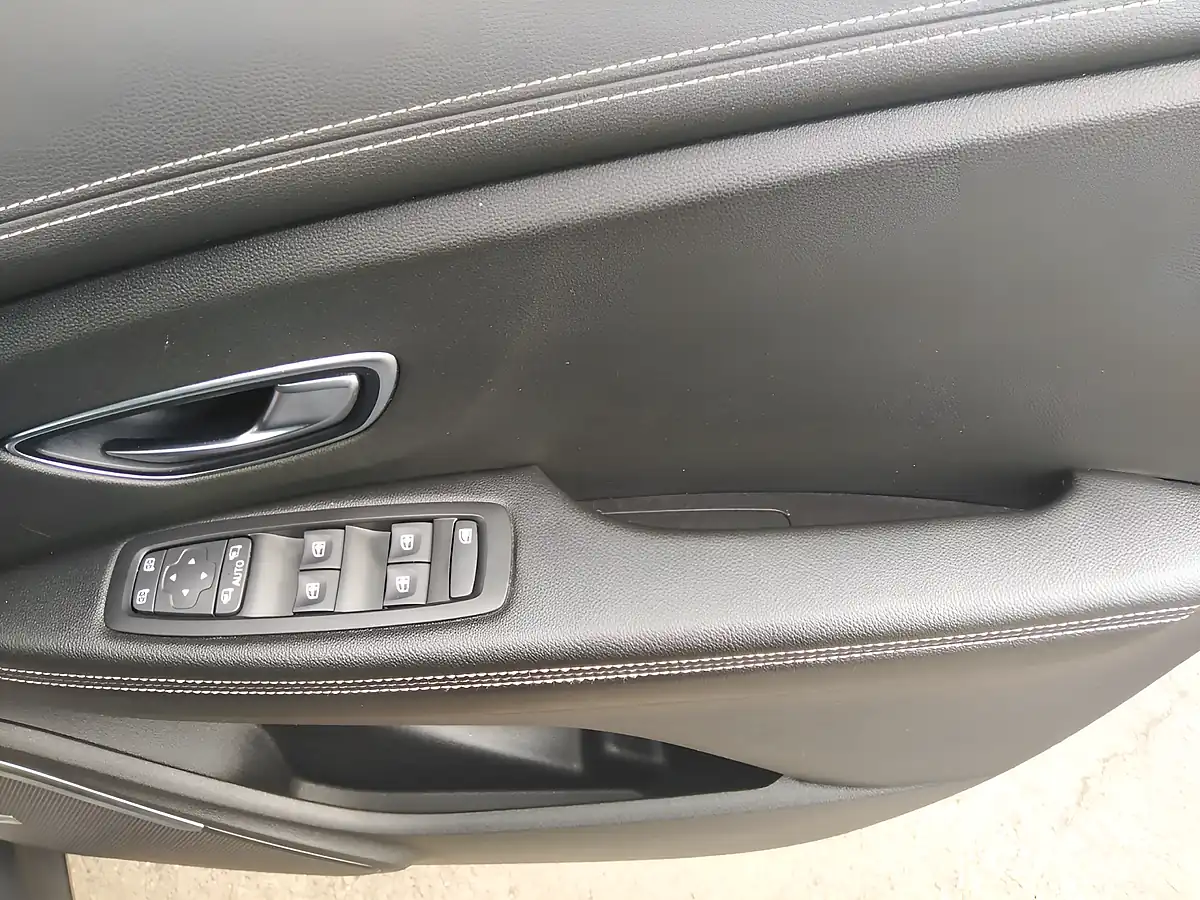 Used 2017 Renault Grand Scenic Signature Nav Grey - Interior and Exterior details 17