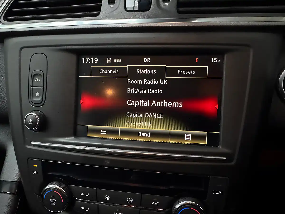 Used 2017 Renault Kadjar Dynamique Nav Diamond Black - Interior and Exterior details 14