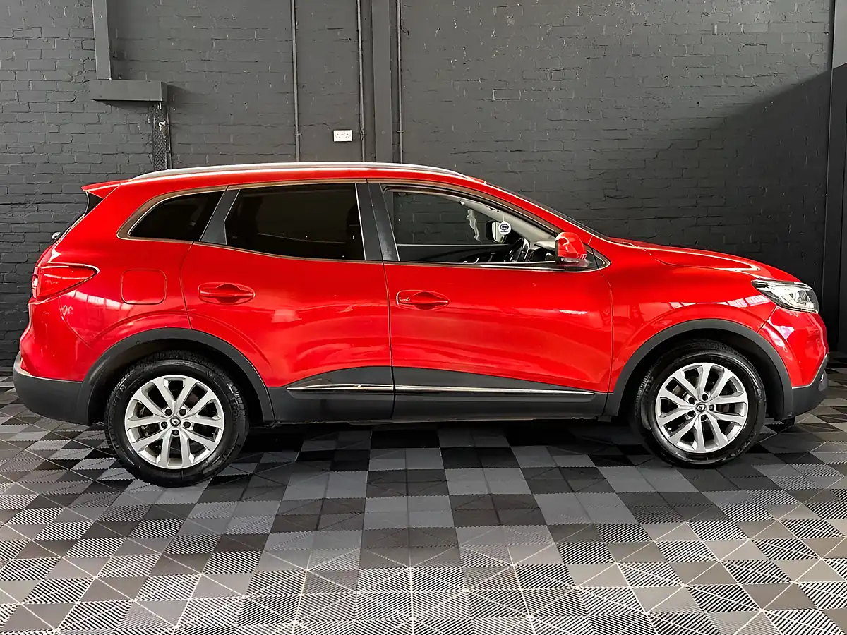 Used 2017 Renault Kadjar Dynamique Nav Flame Red - Interior and Exterior details 12