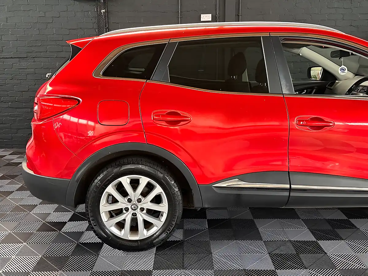 Used 2017 Renault Kadjar Dynamique Nav Flame Red - Interior and Exterior details 16