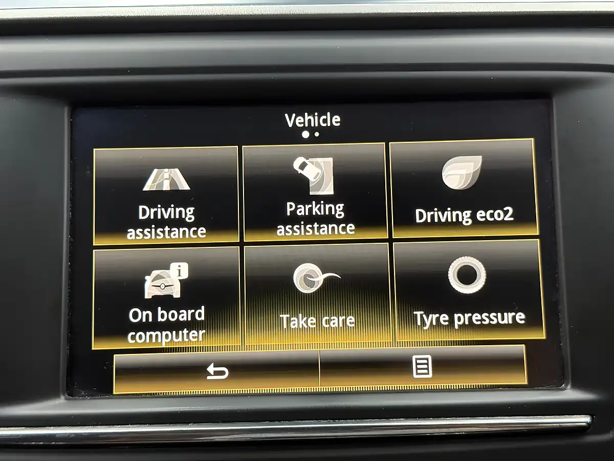 Used 2017 Renault Kadjar Dynamique Nav Grey - Interior and Exterior details 15