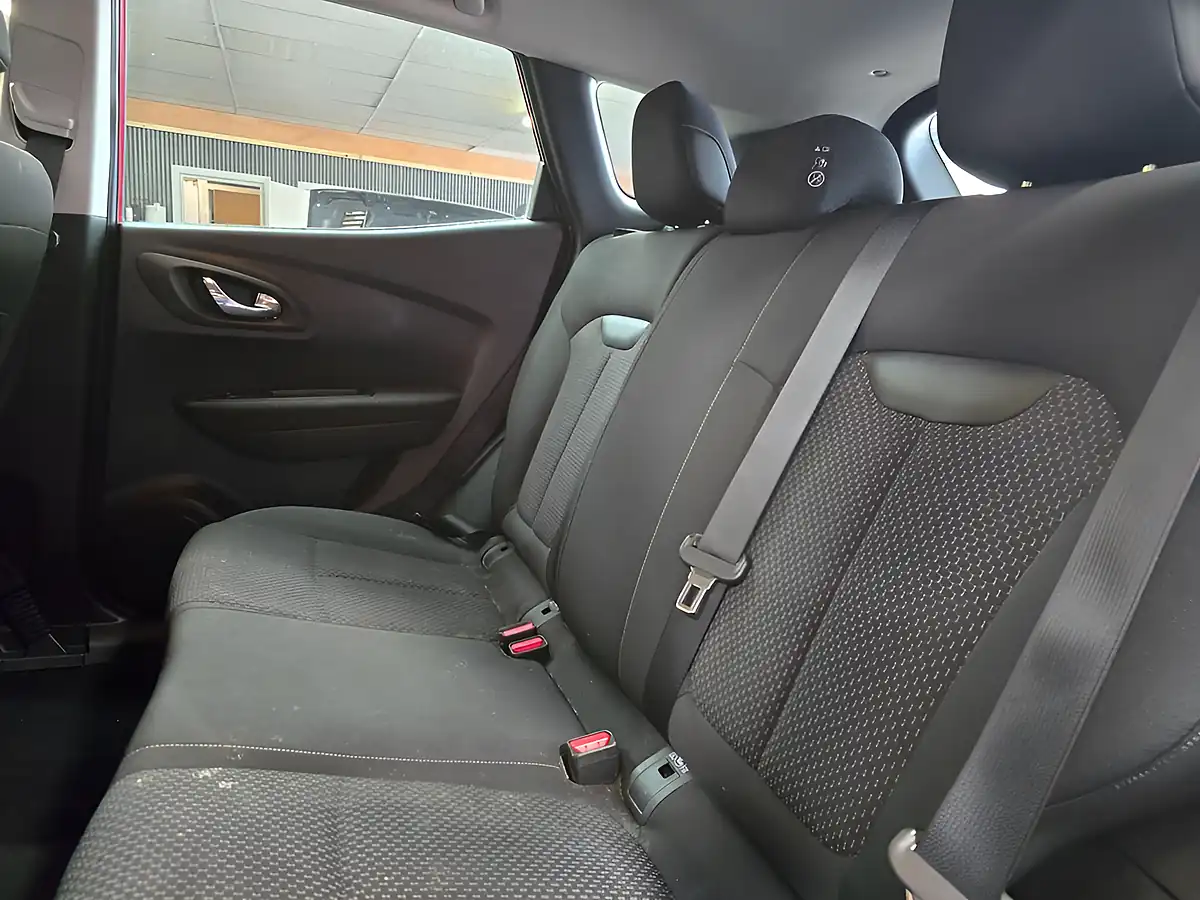 Used 2017 Renault Kadjar Dynamique Nav Red - Interior and Exterior details 12