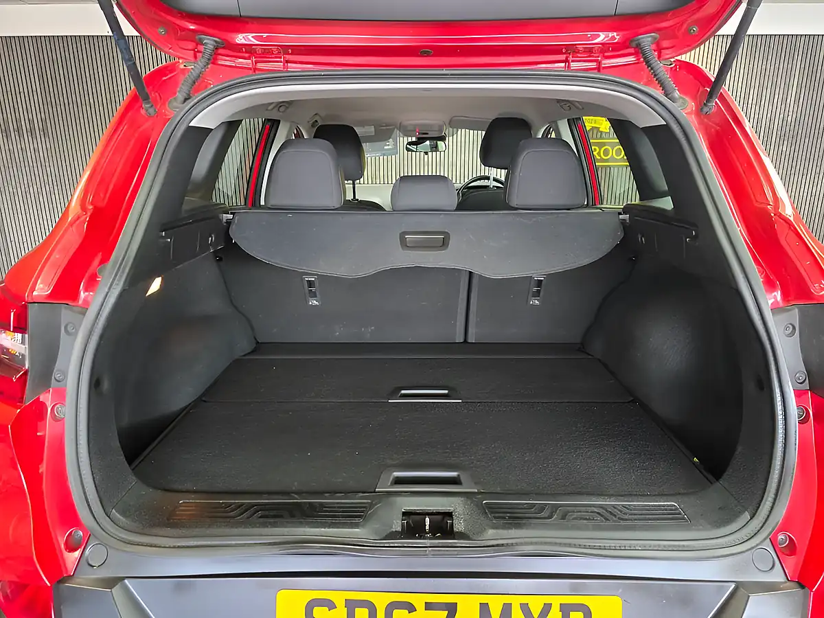Used 2017 Renault Kadjar Dynamique Nav Red - Interior and Exterior details 15