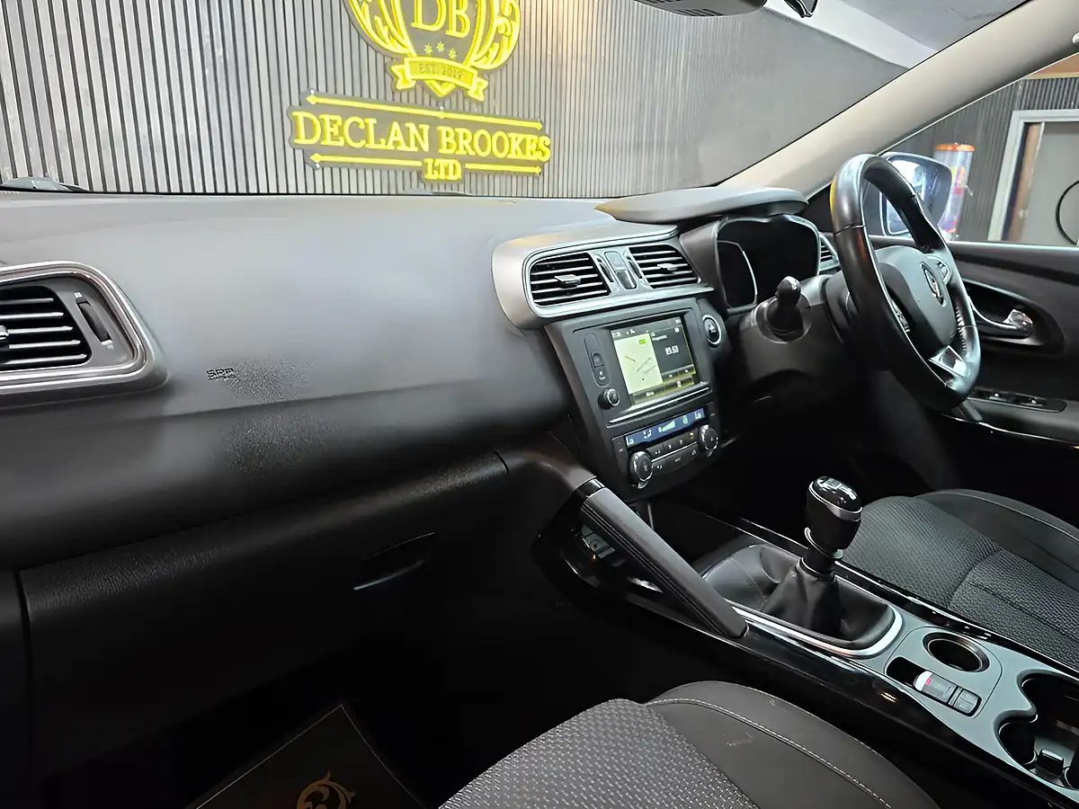 Used 2017 Renault Kadjar Dynamique Nav Red - Interior and Exterior details 9