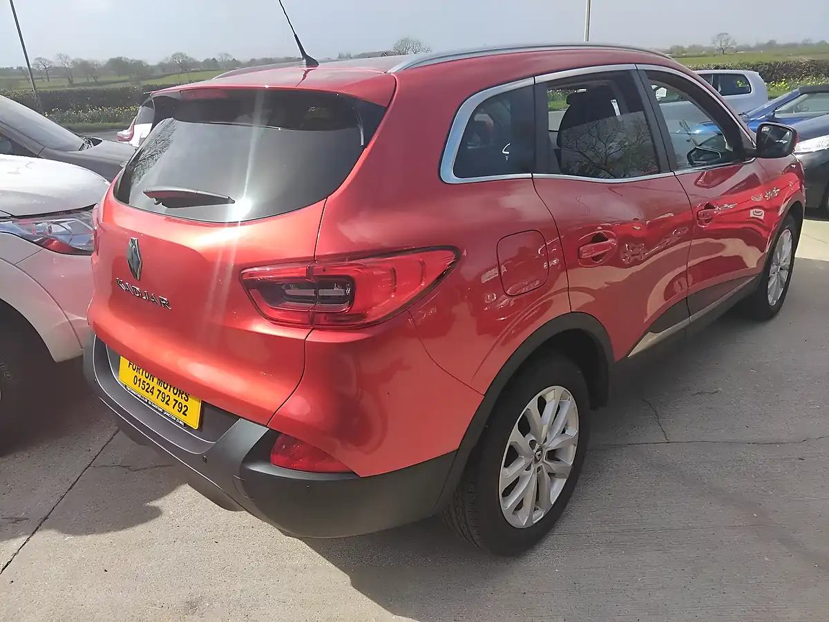 Used 2017 Renault Kadjar Dynamique Nav Red - Interior and Exterior details 12