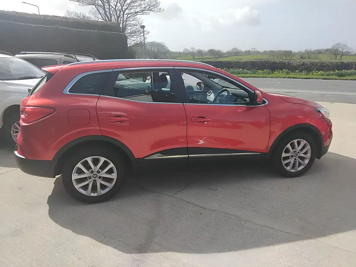 Used 2017 Renault Kadjar Dynamique Nav Red - Interior and Exterior details 13